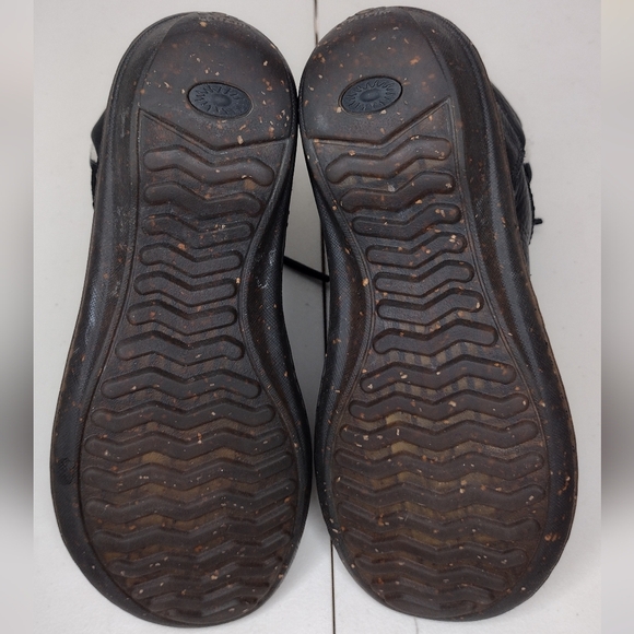 UGG Caspia Black Leather Faux Fur Low Heel Lace Up Winter Boots Sz 7 - Picture 10 of 13